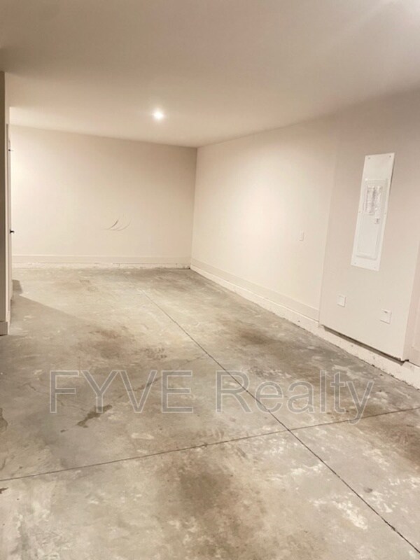 Building Photo - 194 Chestnut Cir