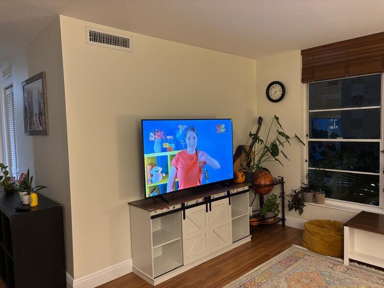 Building Photo - 210 SW 11th St