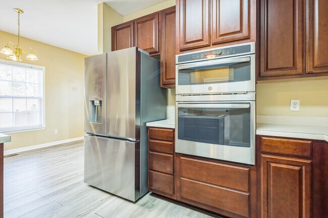 Building Photo - 1104 Walden Pl Dr