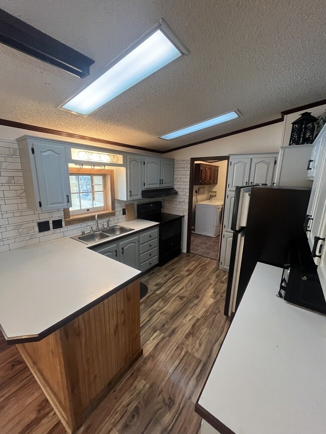 Building Photo - 12 Ray Dr