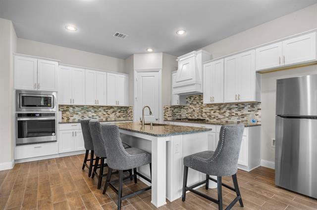 Building Photo - 16050 Talamore Ln