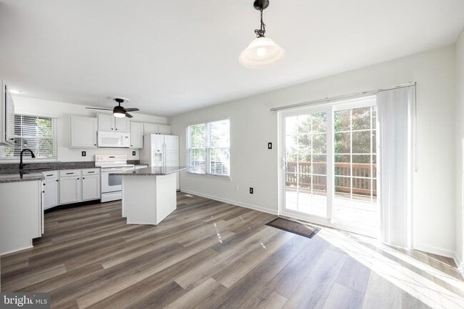 Building Photo - 112 Whistling Swan Ln