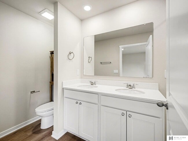 Building Photo - 17814 Hampton Dr