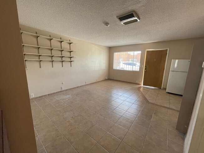 Building Photo - Large Studio