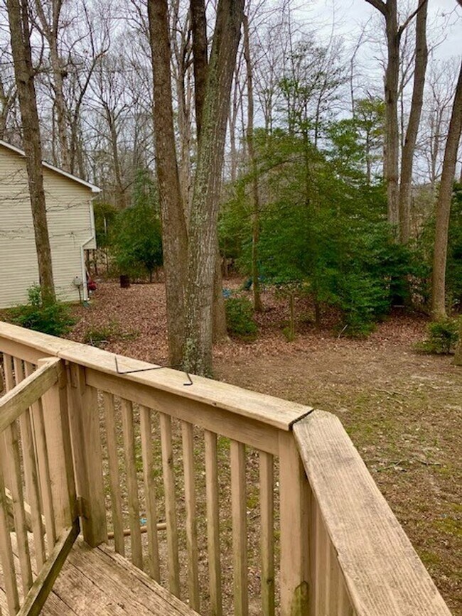 Building Photo - SPACIOUS HOME ON LARGE LOT - 4 BEDS 2.5 BATHS