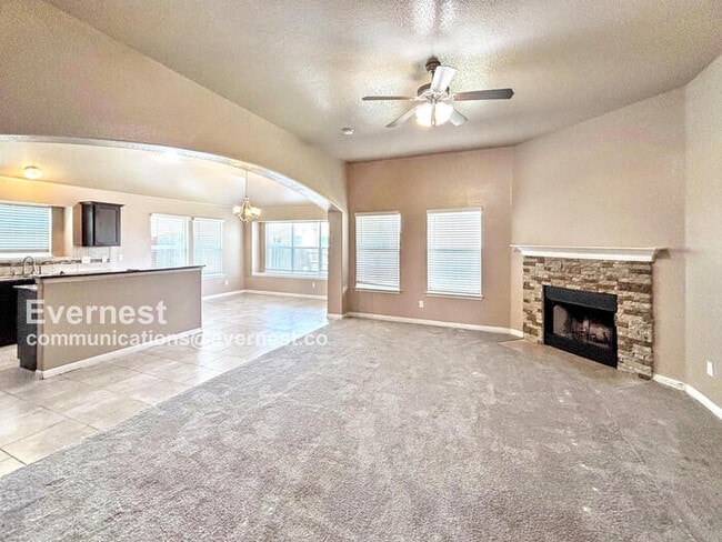 Building Photo - 501 W Vega Ln