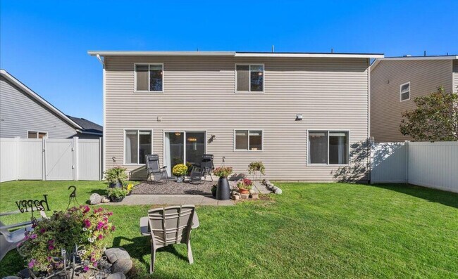 Building Photo - 4995 N Tasman Dr