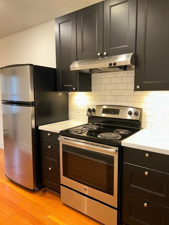 Building Photo - Renovated 1BD/1BA in charming brick cottages