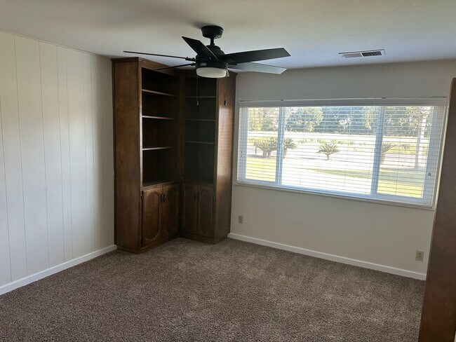 Building Photo - 11465 Ave 200