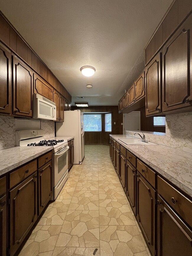 Building Photo - 1735 Donaldson Ave