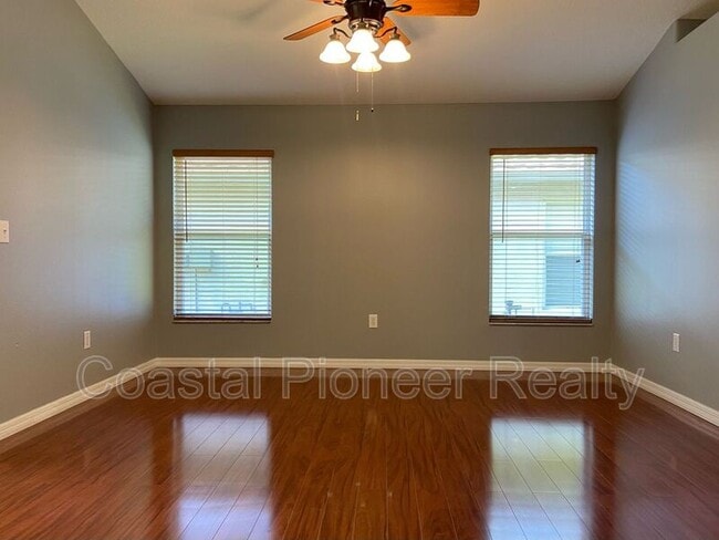 Building Photo - 10542 San Travaso Dr