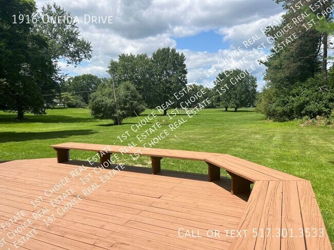 Building Photo - 1916 Oneida Dr