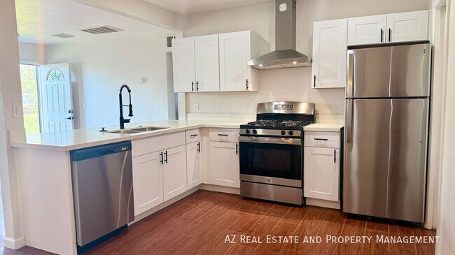 Building Photo - 3037 E Brill St