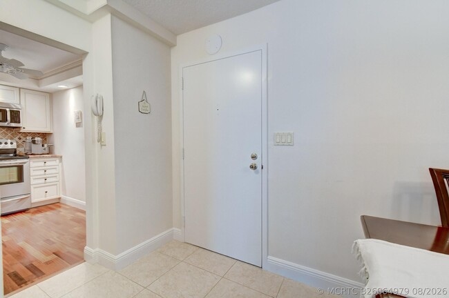 Building Photo - 3221 S Ocean Blvd