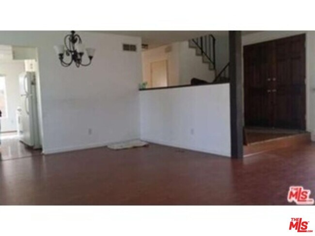 Building Photo - 10123 Hanna Ave