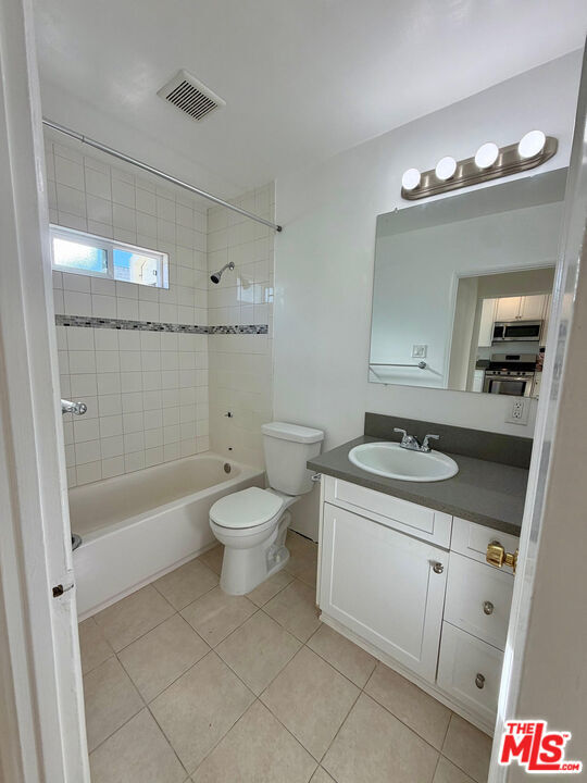 Building Photo - 2517 20th Ct