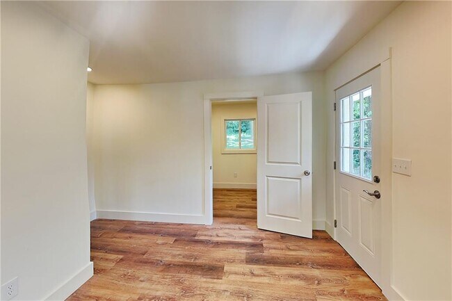 Building Photo - 360 Simpson Terrace NW