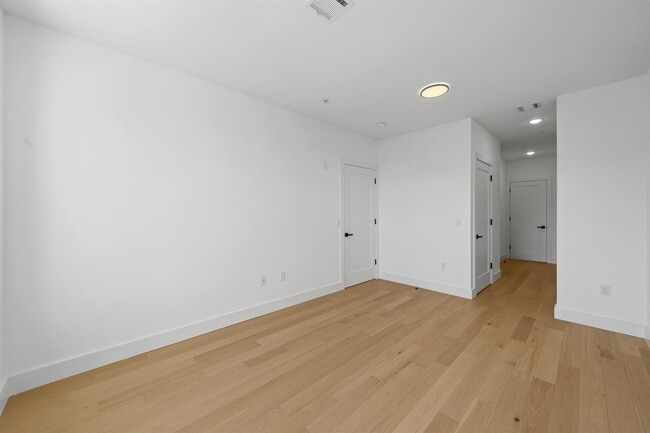 Building Photo - 649 38th St