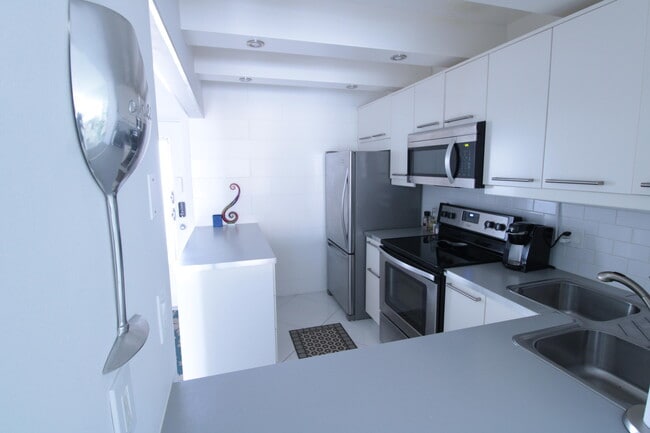 Building Photo - 465 Paradise Isle Blvd