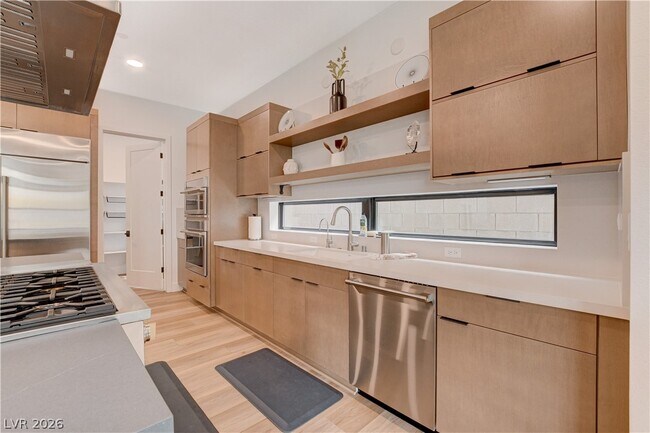 Building Photo - 779 Willits St