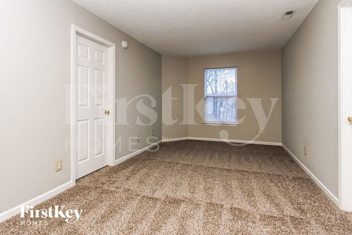 Building Photo - 1911 Dutch Elm Dr