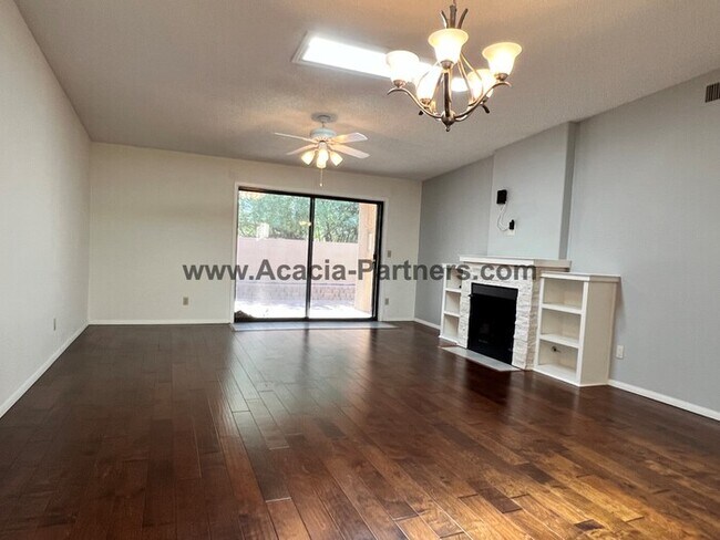Building Photo - Two Bedroom Townhouse