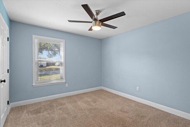 Building Photo - 15116 Rosewood St