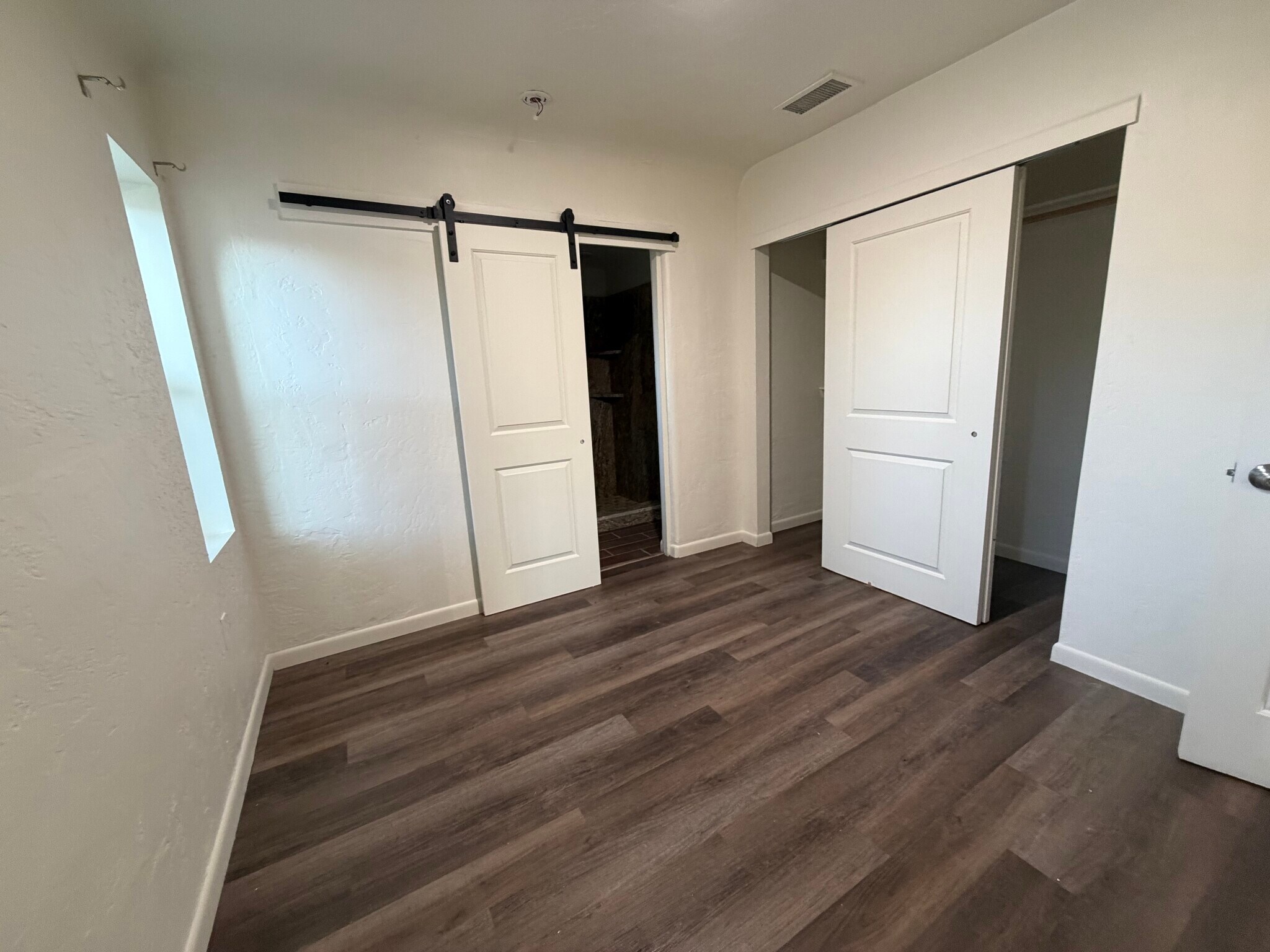 Building Photo - 216 Veranda Rd NW