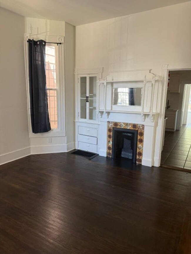 Building Photo - 1/2 Off First Month's Rent, 3Bdrm, 2.5Bath