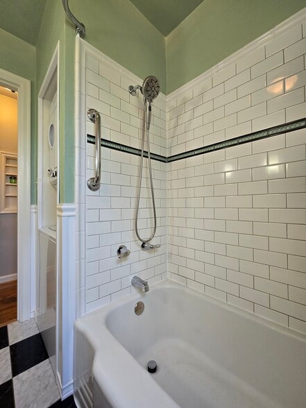 Full tub and shower - 1065 13th St NE