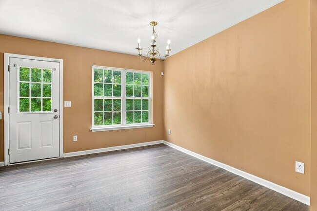 Building Photo - 926 Oakshire Cir