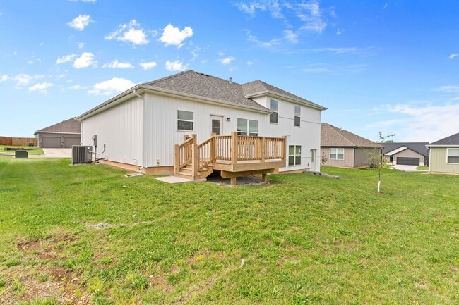 Building Photo - Beautiful Split Level 5 Bedroom Home - Hills of Olde Savannah
