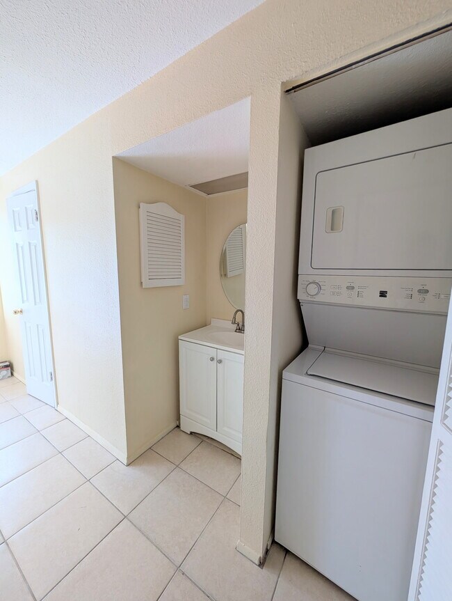 Building Photo - 1118 15th St W