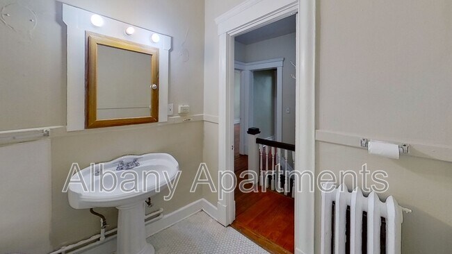 Building Photo - 566 Park Ave