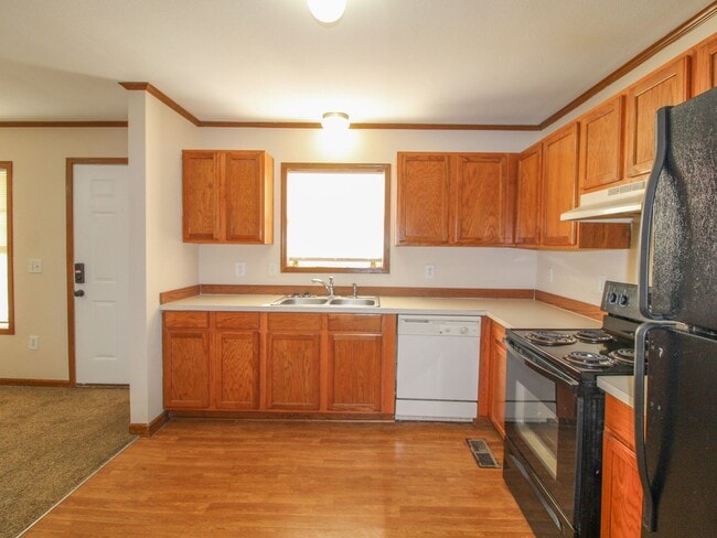Building Photo - 130 Meadows Ln