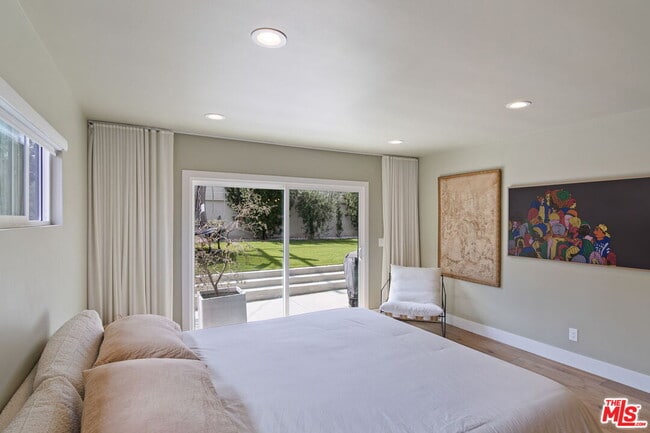 Building Photo - 5664 Coliseum St