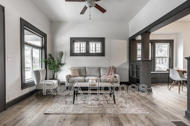 Primary Photo - 4612 E New York St