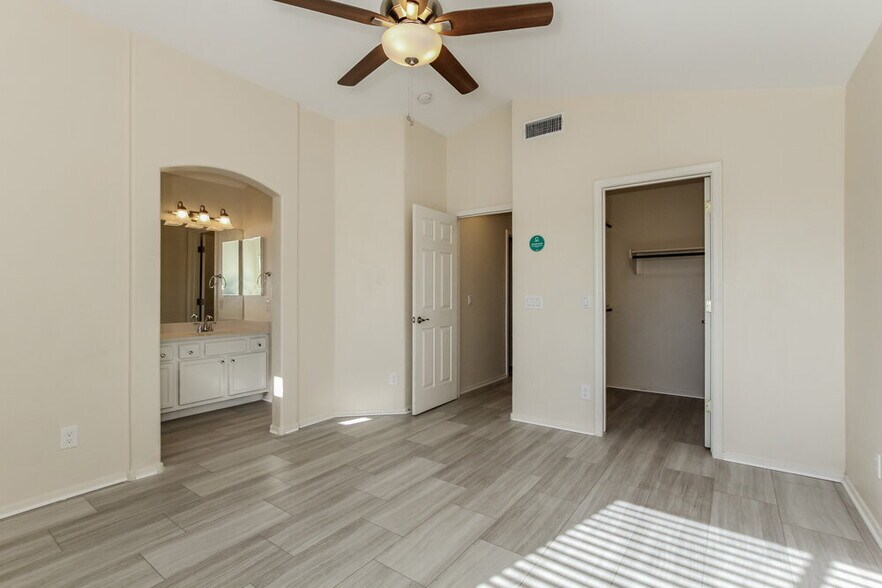 Building Photo - 1111 W Wagoner Rd