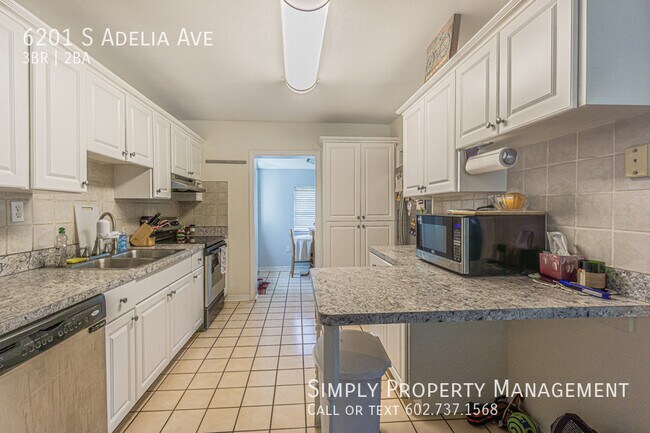 Building Photo - 6201 S Adelia Ave