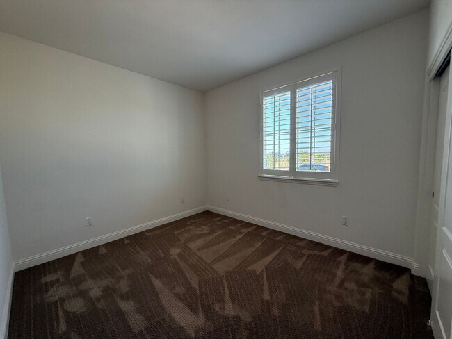 Building Photo - Beautiful Newer Rice Ranch Single Story Ho...