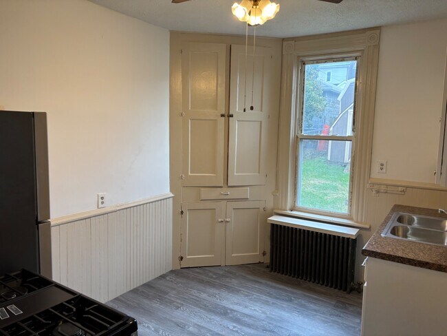 Building Photo - 435 1st Ave