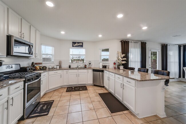 Building Photo - 16502 Live Oak Canyon Dr