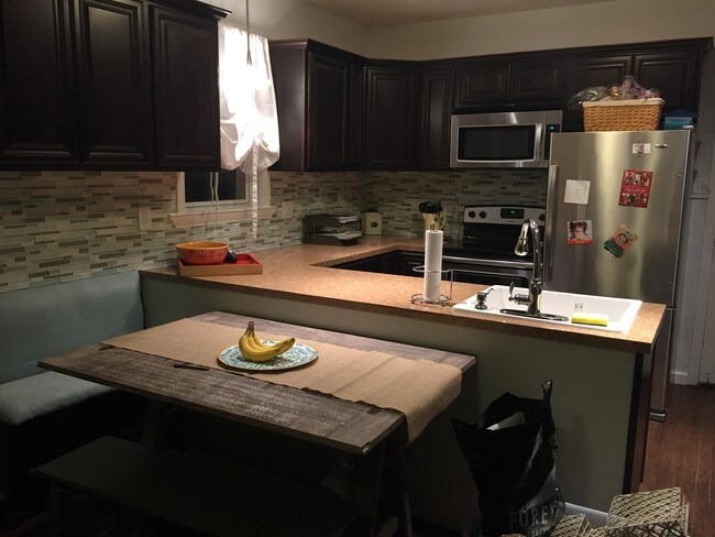 Building Photo - 677 Old Town Rd