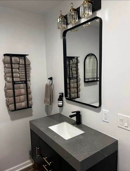 Building Photo - 1361 Forest Lake Dr