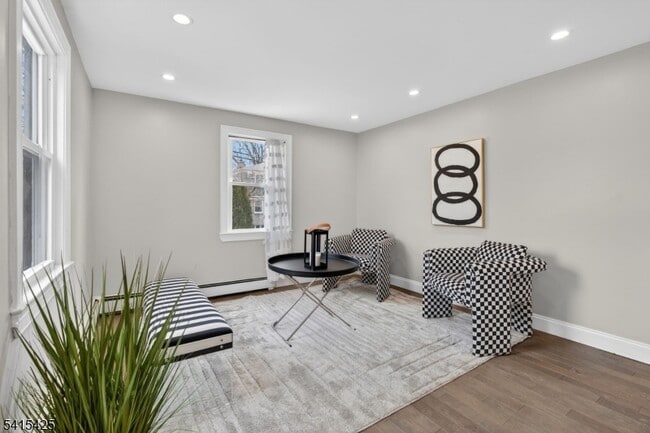 Building Photo - 21 Lombardy Pl