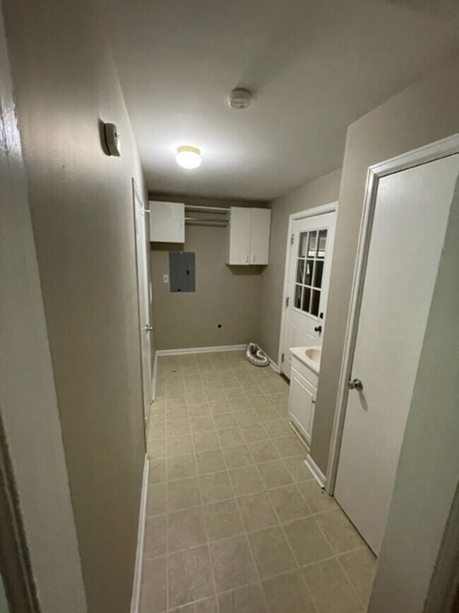 Building Photo - 3 Bed 2 Bath in Phelps Grove