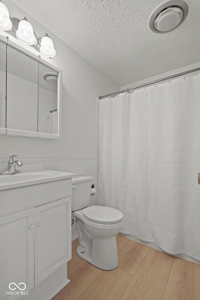 Building Photo - 8856 Moll Dr