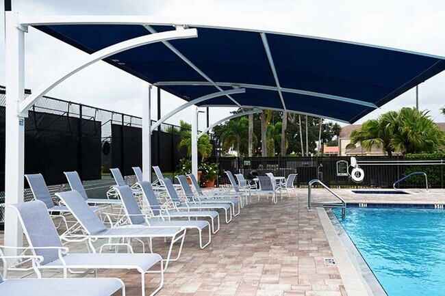 Building Photo - Beautifully Furnished condo located at Tara 2-Bedroom 2 bath Condo with Den & a 1 Car Garage