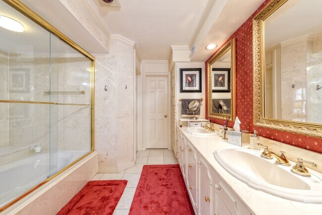 Building Photo - 11407 S Chestwood Dr