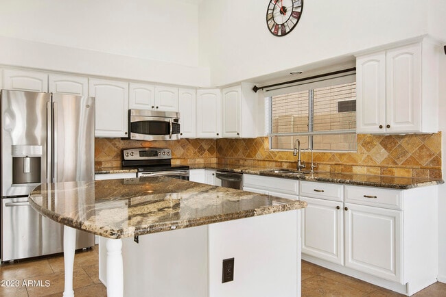 Building Photo - 4611 E Fernwood Ct